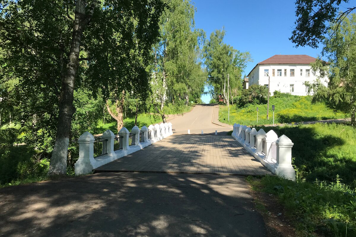 Тутаев — город, расположенный на двух берегах Волги